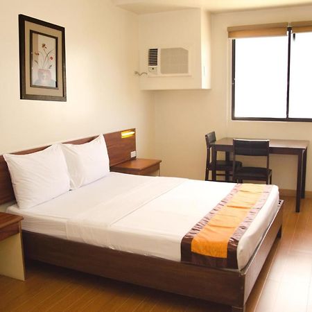 M Suites Hotel Makati City Bagian luar foto