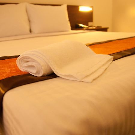 M Suites Hotel Makati City Bagian luar foto