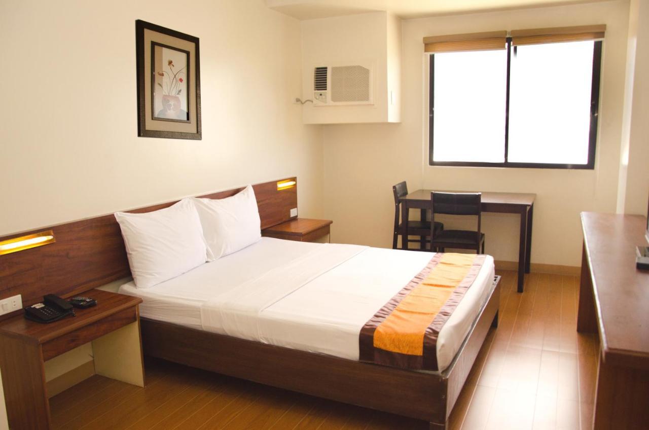 M Suites Hotel Makati City Bagian luar foto