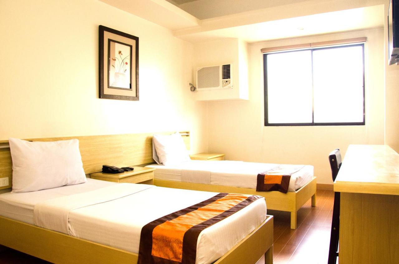 M Suites Hotel Makati City Bagian luar foto