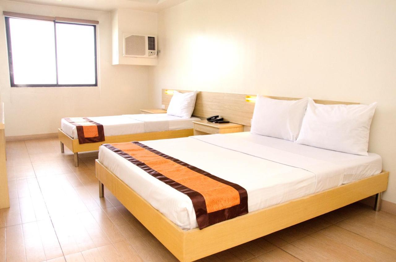 M Suites Hotel Makati City Bagian luar foto
