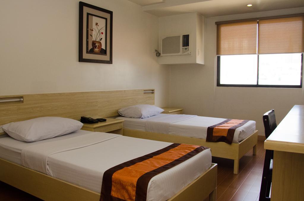 M Suites Hotel Makati City Bagian luar foto