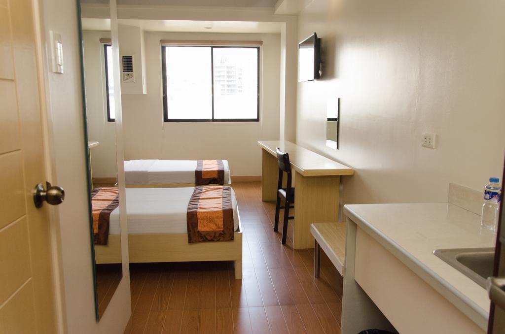 M Suites Hotel Makati City Bagian luar foto