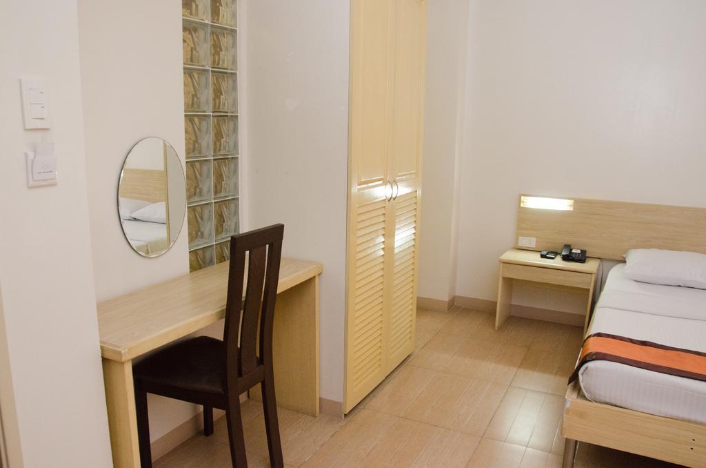 M Suites Hotel Makati City Bagian luar foto