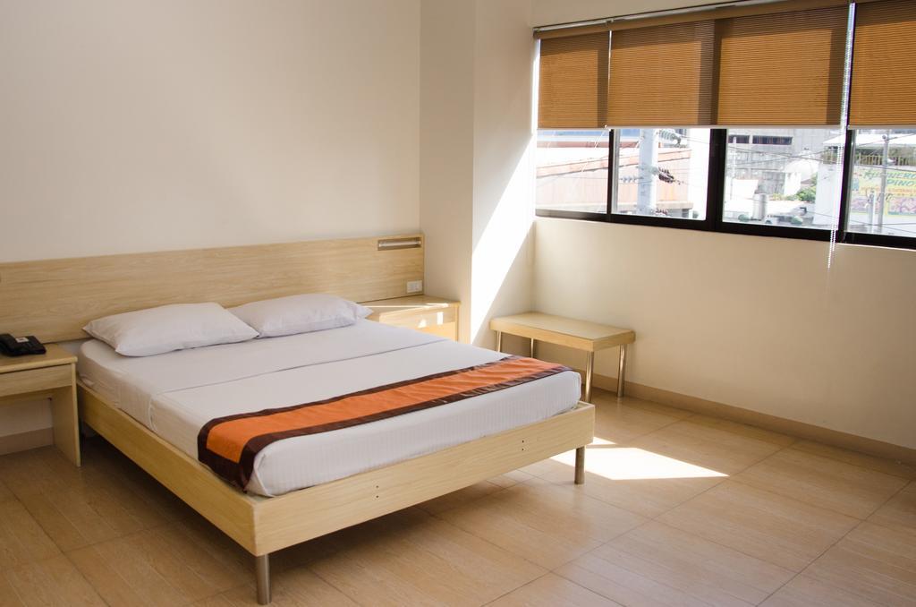 M Suites Hotel Makati City Bagian luar foto