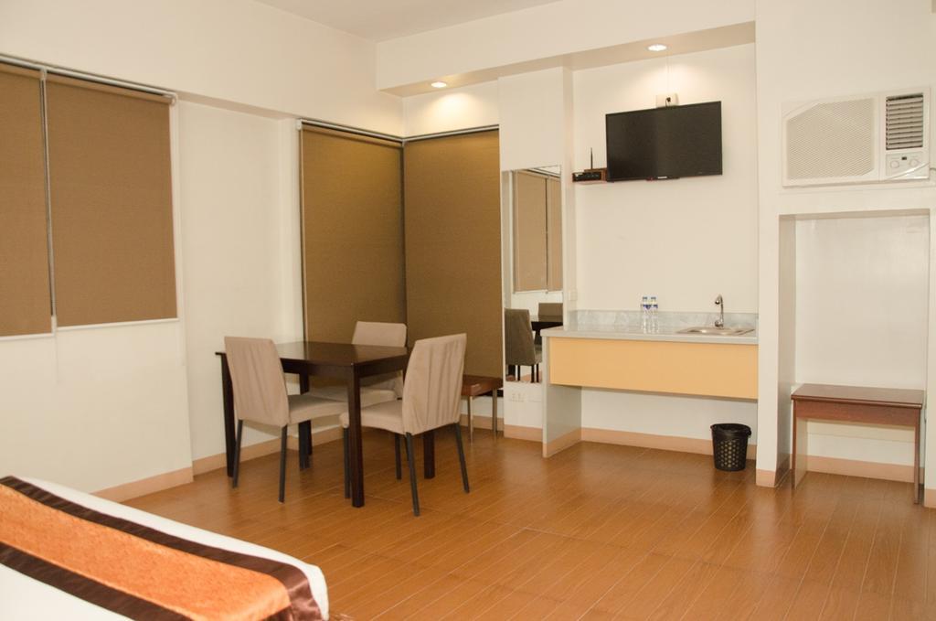 M Suites Hotel Makati City Bagian luar foto