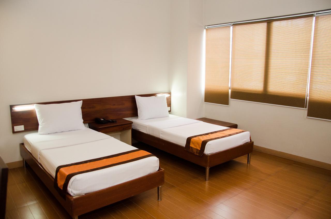 M Suites Hotel Makati City Bagian luar foto