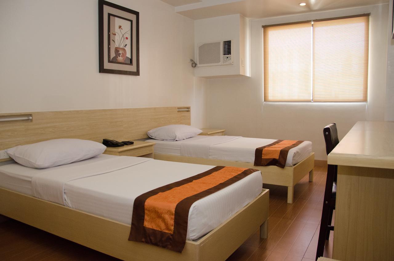 M Suites Hotel Makati City Bagian luar foto