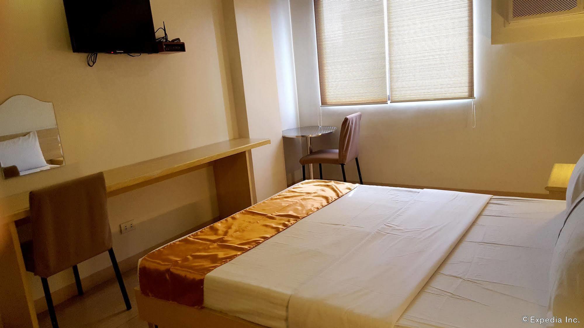 M Suites Hotel Makati City Bagian luar foto