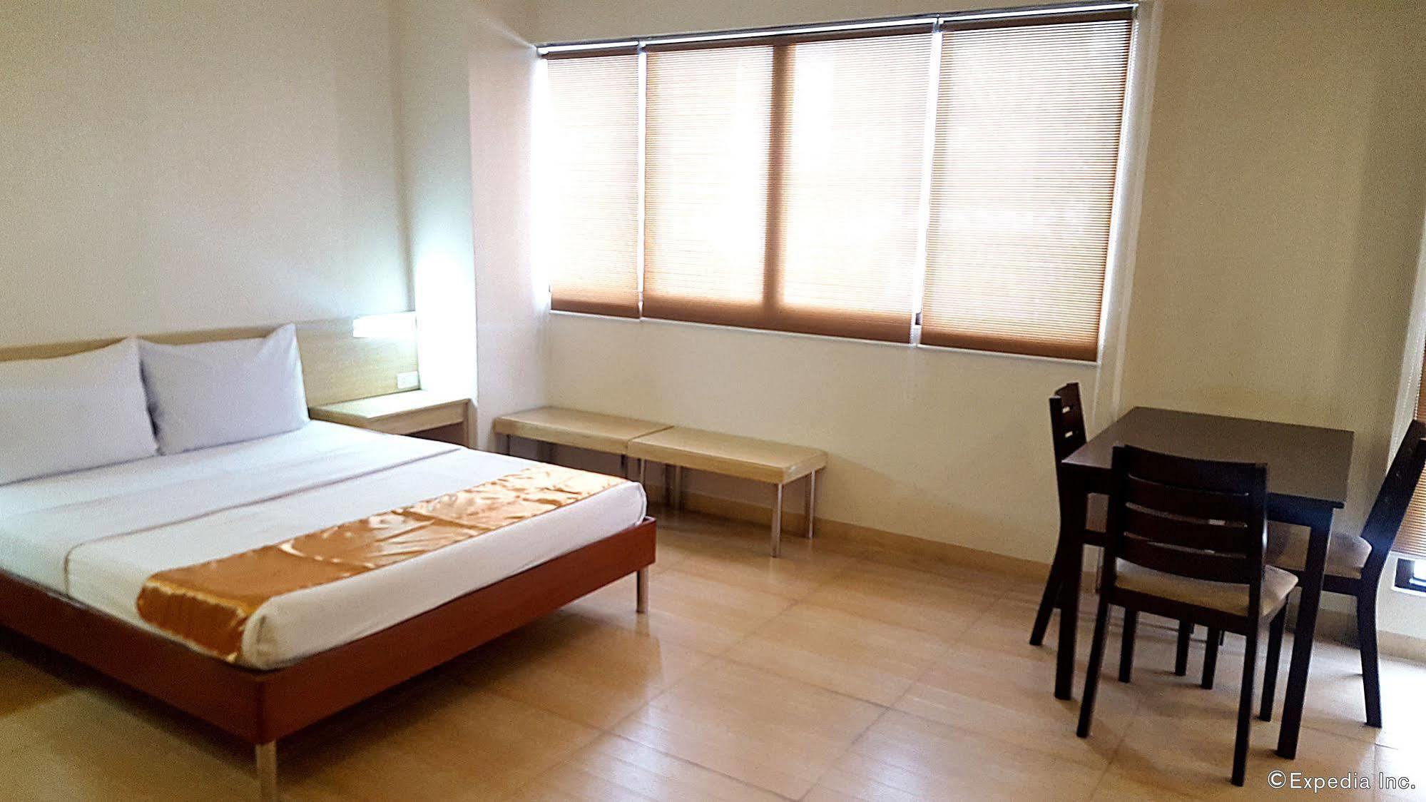 M Suites Hotel Makati City Bagian luar foto
