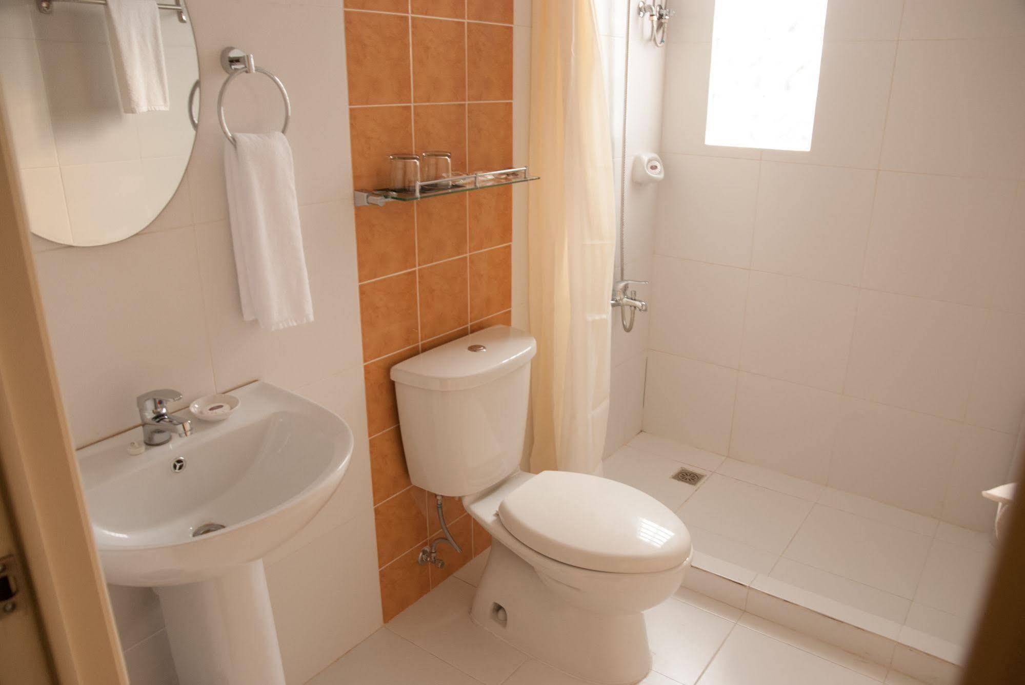 M Suites Hotel Makati City Bagian luar foto