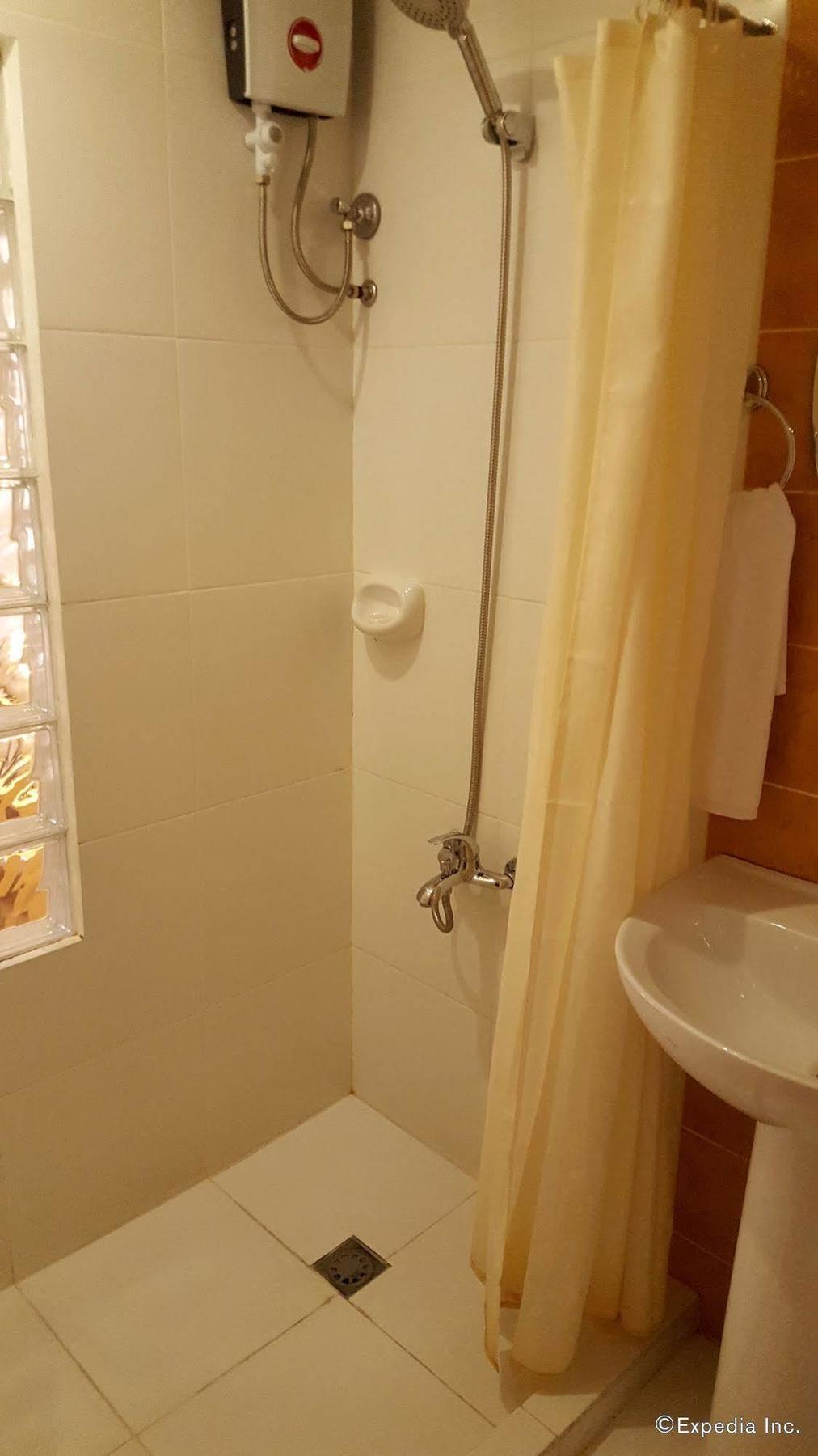 M Suites Hotel Makati City Bagian luar foto