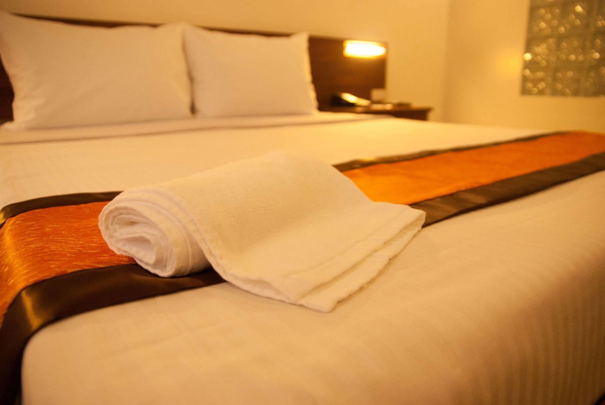 M Suites Hotel Makati City Bagian luar foto