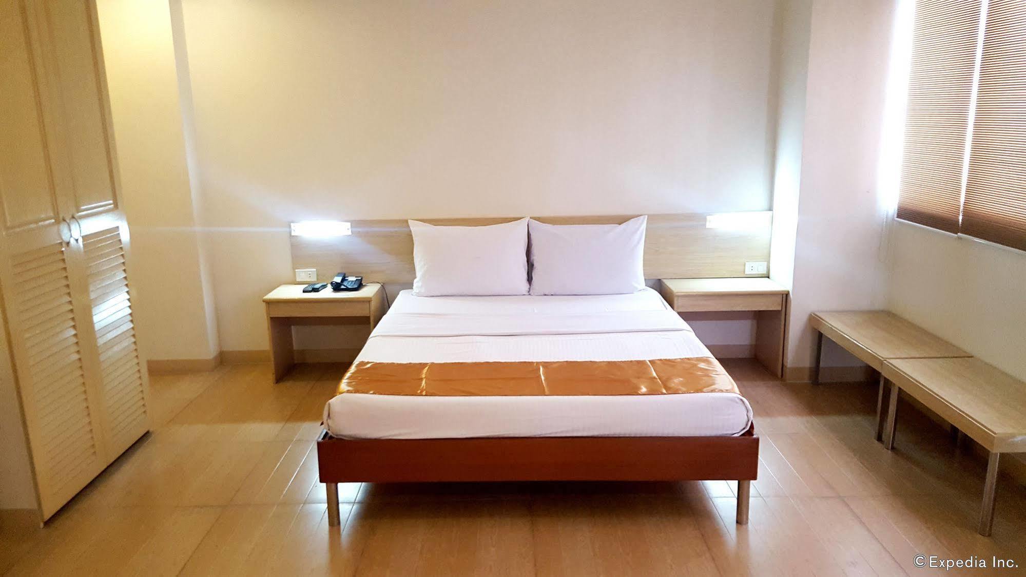 M Suites Hotel Makati City Bagian luar foto