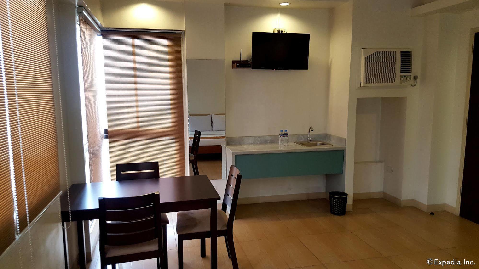 M Suites Hotel Makati City Bagian luar foto