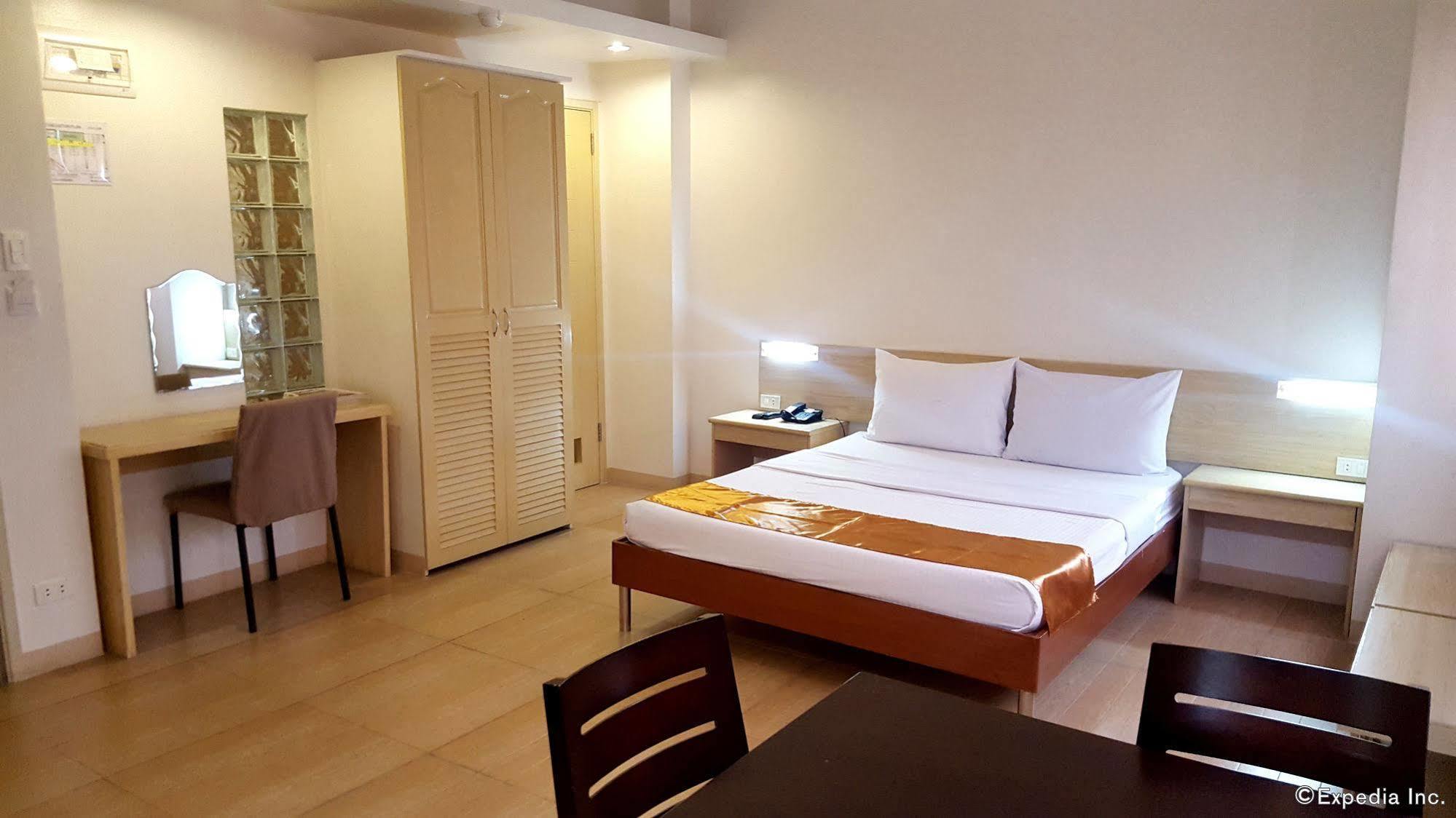 M Suites Hotel Makati City Bagian luar foto