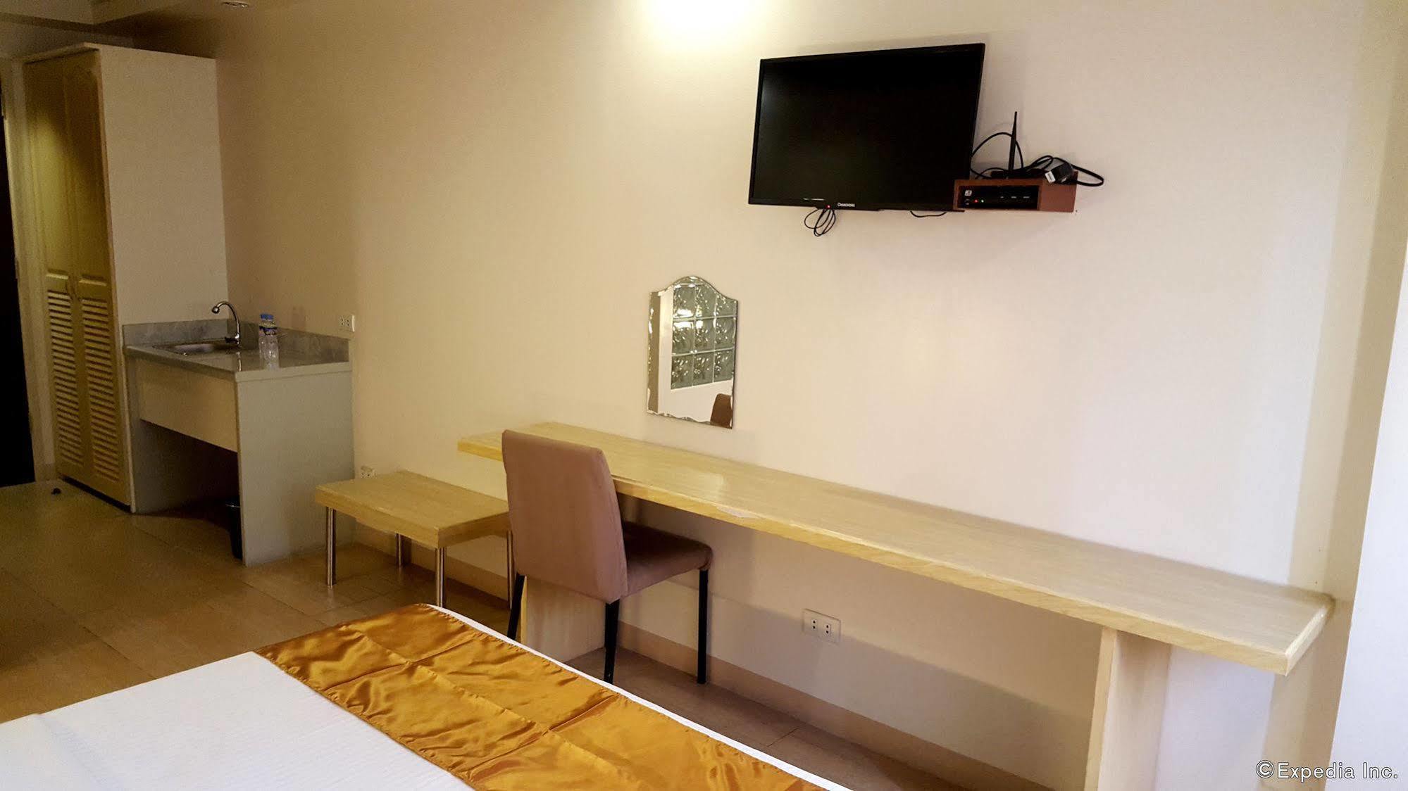 M Suites Hotel Makati City Bagian luar foto