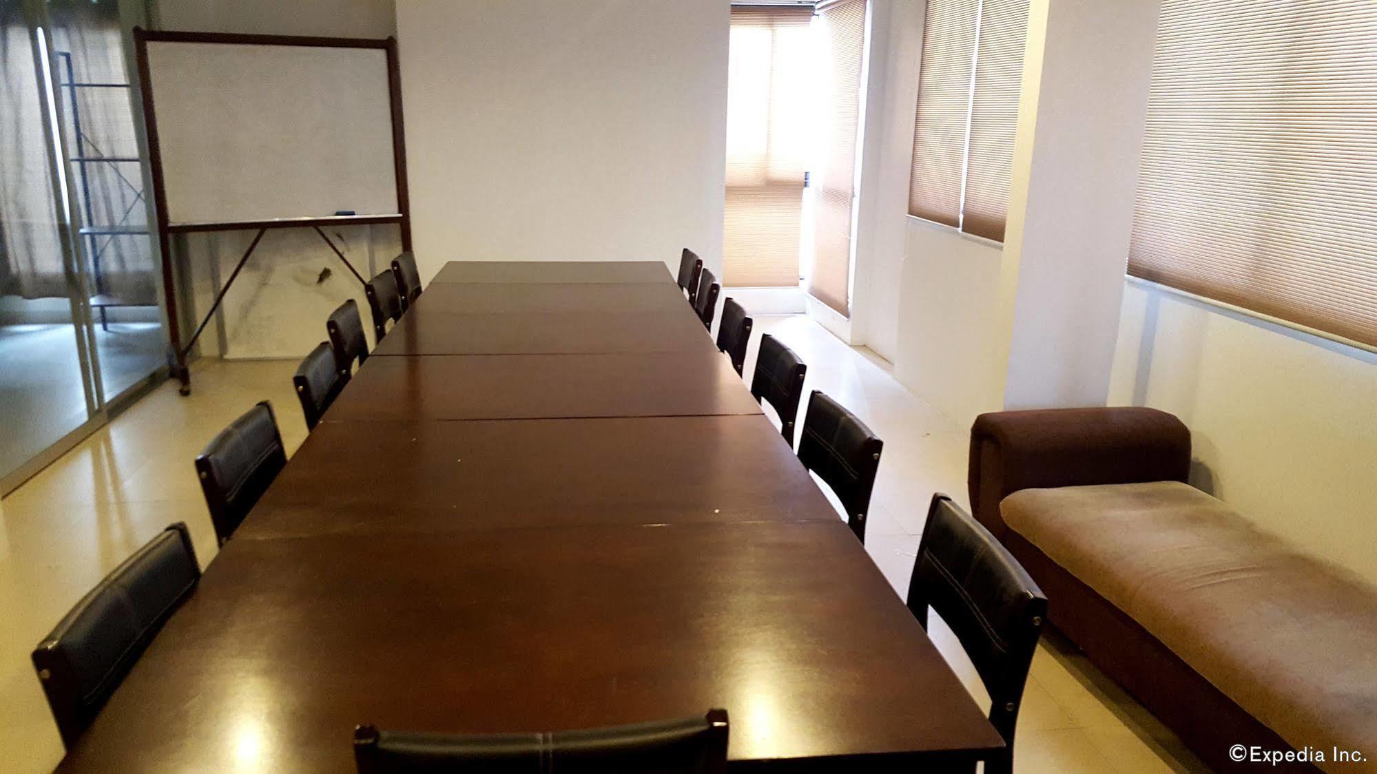 M Suites Hotel Makati City Bagian luar foto
