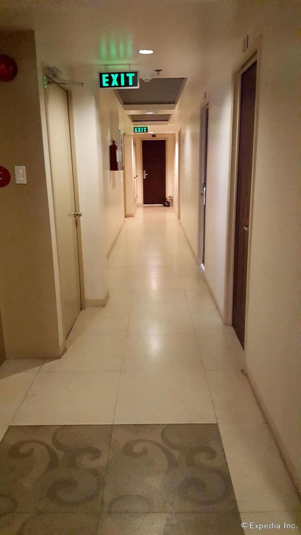 M Suites Hotel Makati City Bagian luar foto